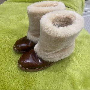 UGG SHORT BOOT SIZE 8